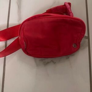 Lululemon Everywhere belt bag 1L